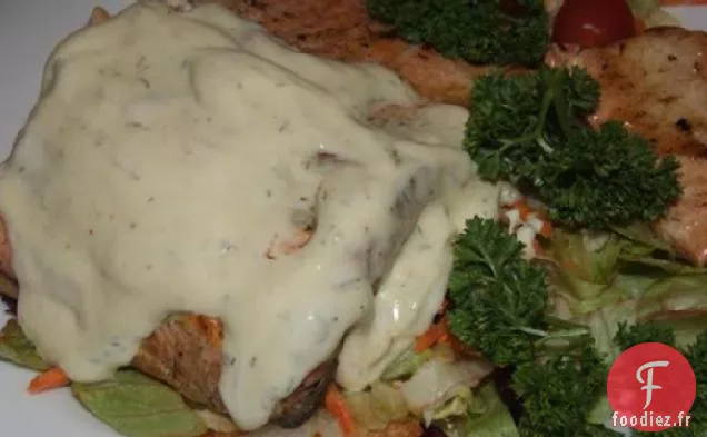 Saumon Grillé Avec Sauce À L'Aneth À La Moutarde