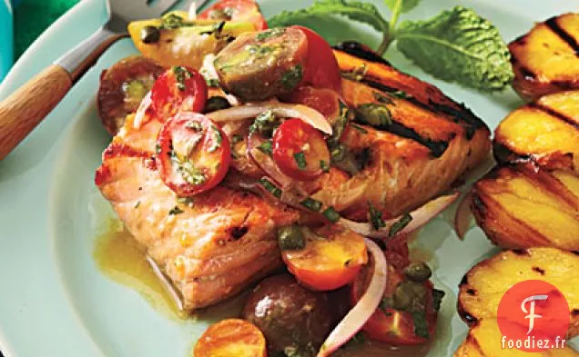 Omble Chevalier grillé avec Or du Yukon et Relish Tomate-Oignon Rouge