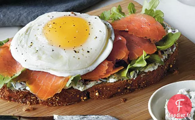 Sandwich au Saumon Fumé et aux Œufs