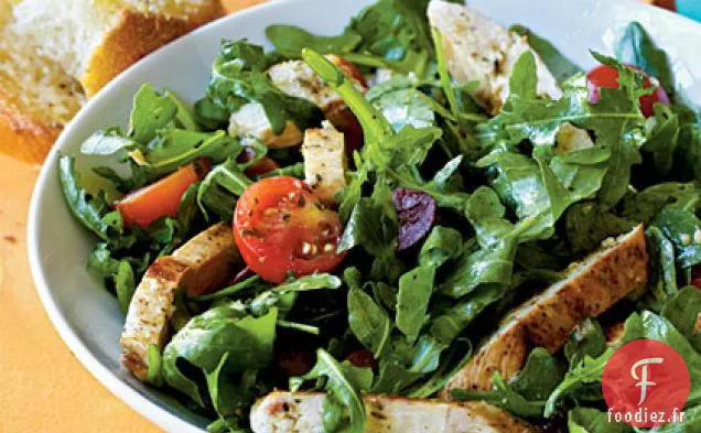 Salade de Roquette aux Herbes et Tomates au Poulet