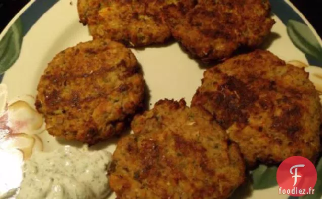 Gâteaux De Saumon Plus Sains Avec Sauce À L'Aneth Au Citron Vert