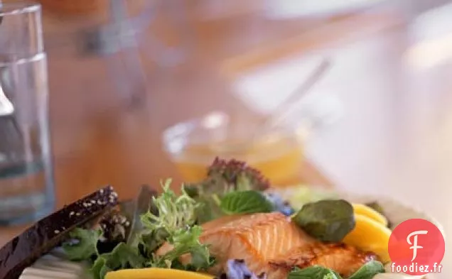 Saumon sur Légumes Verts avec Vinaigrette Citron Vert et Gingembre