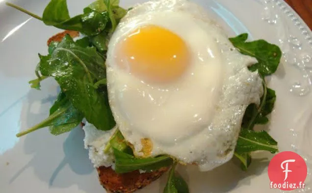 Sandwichs Ouverts À La Ricotta, À La Roquette Et À L'Œuf Au Plat