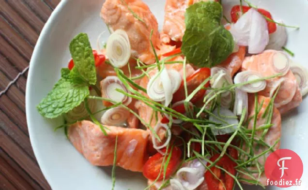 Salade de Saumon Thaï aux Herbes (Saumon Phla Pla)