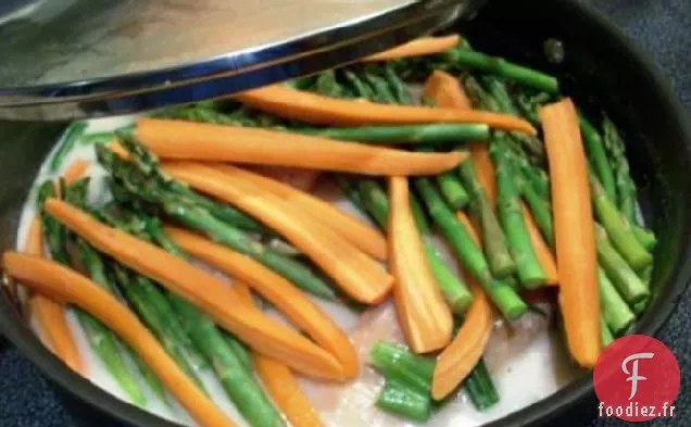 Saumon et Asperges Avec Sauce À la Noix De Coco