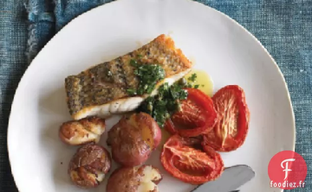 Poisson Poêlé avec Pommes de Terre Croustillantes et Sauce Verte