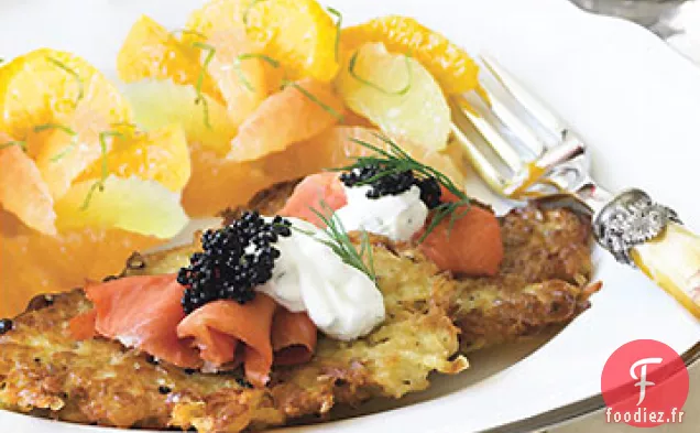 Latkes de Pommes de Terre au Saumon Fumé, Caviar et Crème Fraîche à l'Estragon