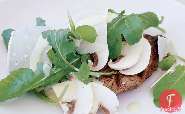 Boeuf Tranché avec Roquette Citronnée et Salade de Champignons