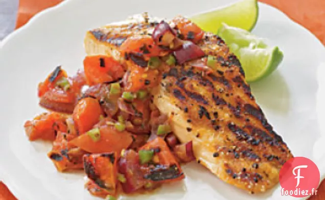 Saumon Grillé avec Salsa Tomate-Olive