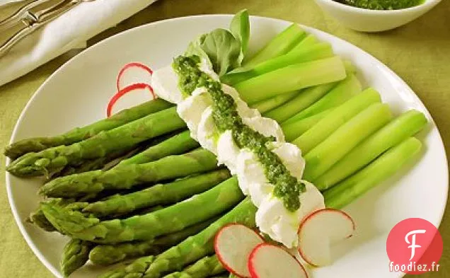 Asperges Au Fromage De Chèvre Et Sauce À La Roquette