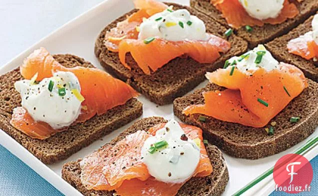 Toasts Pumpernickel au Saumon Fumé et Crème Citron-Ciboulette