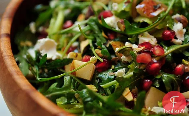 Salade De Roquette, Poire Et Chèvre Avec Vinaigrette À La Grenade