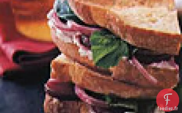 Sandwichs Chauds au Fromage de Chèvre, à la Betterave et à la Roquette