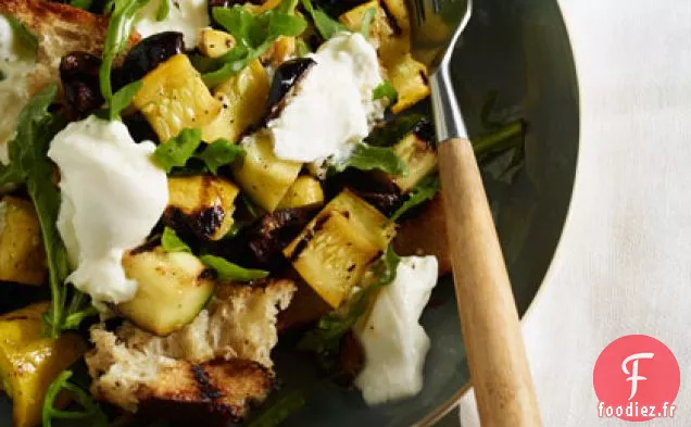 Panzanella Grillée avec Roquette, Burrata, Courge d'Été et Olives