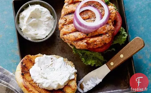 Hamburgers au Saumon à la Crème Sure aux Oignons Verts - Sauce au Fromage à la Crème