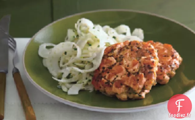 Gâteaux de Saumon d'été à la Salade de Fenouil aux Courgettes