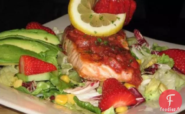 Steak De Saumon À La Sauce Aux Fraises