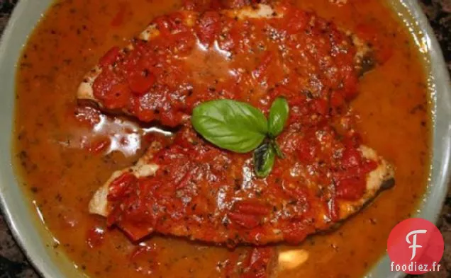 Steaks d'Espadon à la Sauce Tomate-Basilic