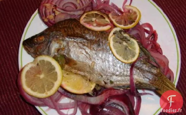 Tilapia Entier Cuit Au Four