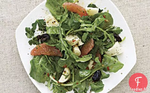 Roquette Avec Cœurs De Palmier, Pamplemousse Et Olives Séchées À L'Huile