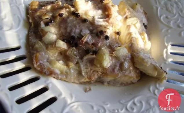 Truite de Ruisseau Fraîche Avec Pommes de Terre Frites et Oignon