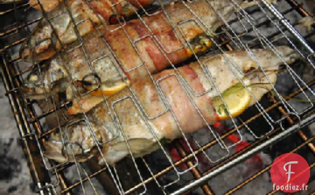 Recette de Truite de Feu de camp aux Herbes et au Bacon