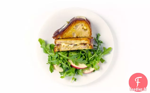 Grilled Cheese Au Gruyère Et Salade De Pommes