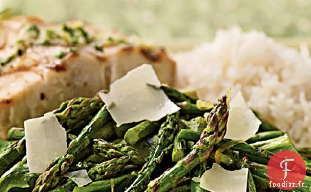 Salade d'Asperges Grillées et Roquette avec Vinaigrette Citron-Truffe