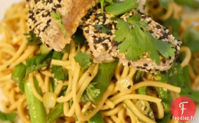 Thon Poêlé au Sésame avec Nouilles au Soja et au Citron Vert