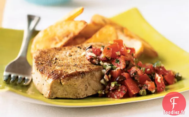 Steaks de Thon à l'Ail, Tomates, Câpres et Basilic
