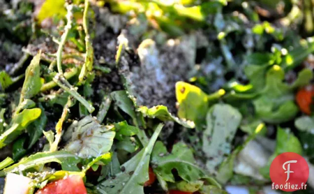 Salade De Roquette À L'Avocat Et Vinaigrette Au Basilic Et Au Citron