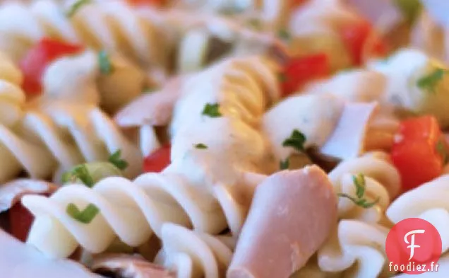 Salade de Pâtes Crémeuses Au Thon et aux Légumes (Faible en Gras)