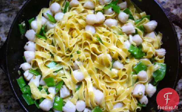 Nouilles aux Pétoncles de Laurier, Pois Mange-Tout et Sauce au Gingembre