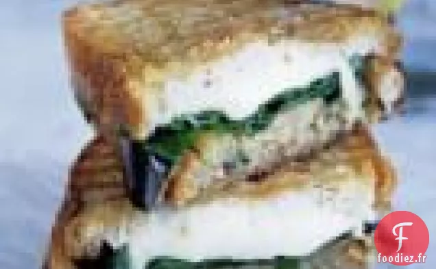 Panini D'Aubergines Grillées, Roquette Et Mozzarella