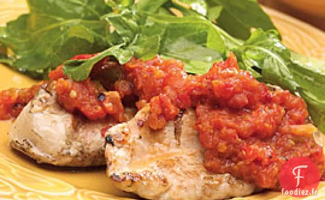 Salade De Poulet Grillé - roquette Avec Salsa De Tomates Grillées