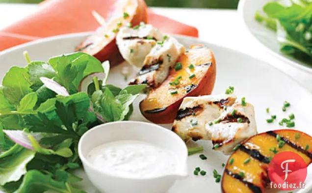 Salade de Brochettes de Poulet Grillé et Pêche