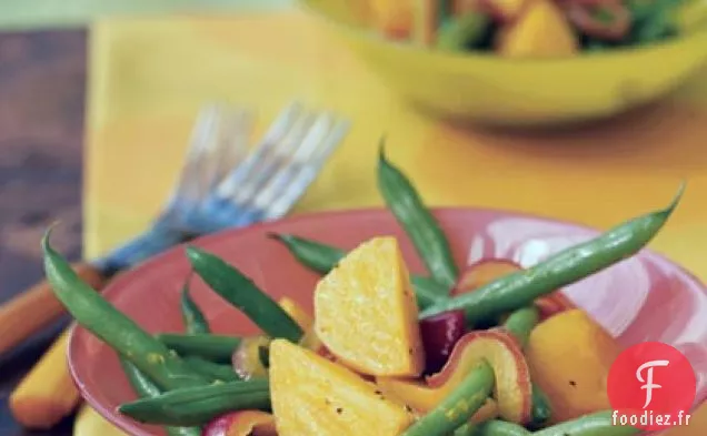Salade d'Oignons Rouges Marinés aux Agrumes et Betteraves Dorées aux Haricots Verts