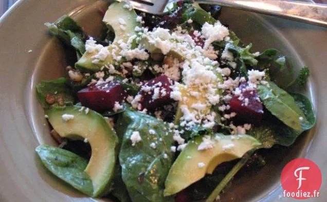 Salade de Betteraves, Avocat et Fromage de Chèvre