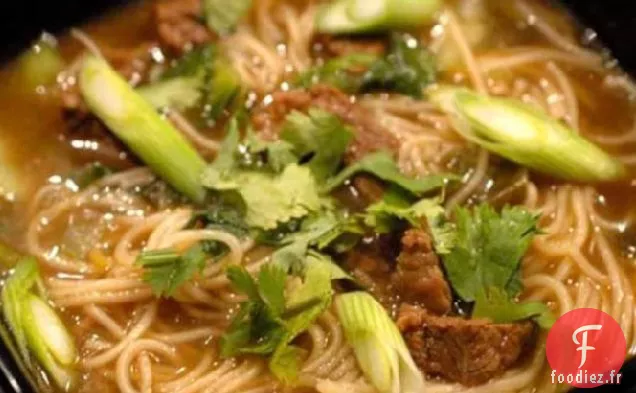 Soupe de Nouilles au Bœuf à la Cannelle Chinoise