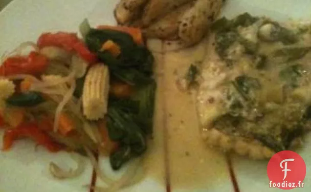 Poisson Cuit au Four à la Noix de Coco, au Citron Vert et au Piment Avec Des Quartiers de Pommes de Terre Thaïlandaises