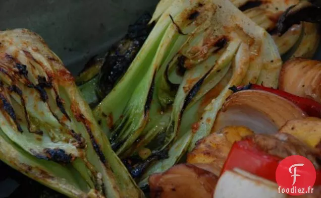 Sauté de Baby Bok Choy Avec Haricots Et Oignons