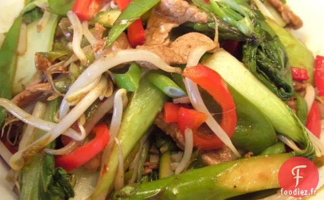 Porc Sauté Avec Bok Choy et Nouilles