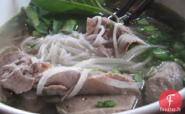 Soupe Orientale de Bœuf et de Nouilles
