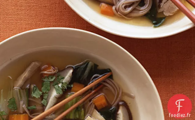 Soupe de Nouilles Soba Au Poulet à la Citronnelle