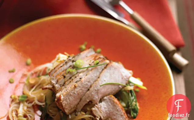 Côtelettes de Porc au Bok Choy et Nouilles de Riz