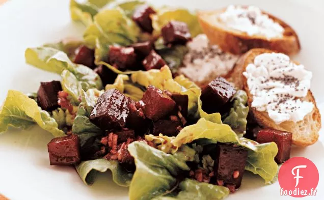Salade de Betteraves Rouges aux Toasts au Fromage de Chèvre