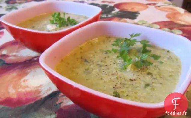 Soupe à la Crème de Chou de Bruxelles à l'Ail Rôti