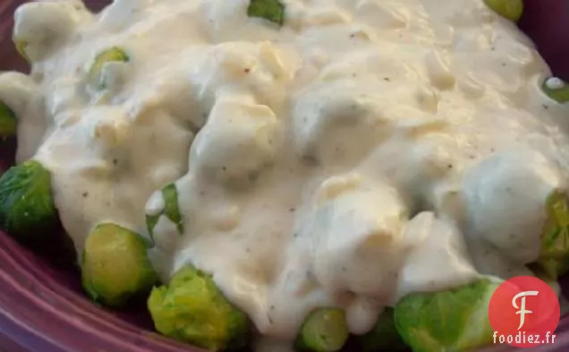 Choux De Bruxelles À La Sauce À La Crème Sure