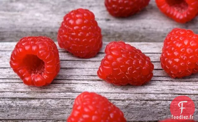 Brownies À La Betterave Au Cacao Avec Glaçage À La Framboise