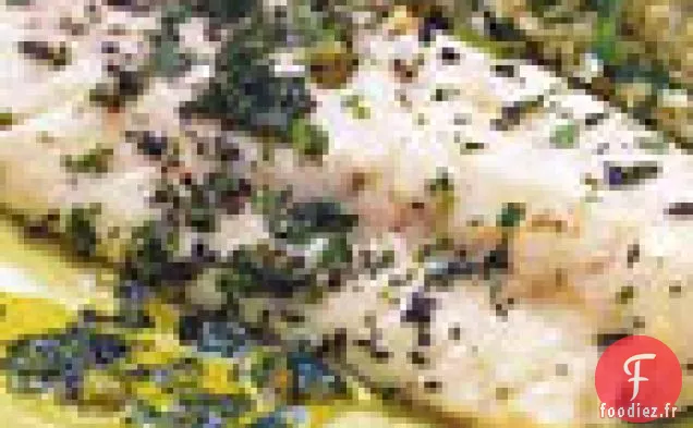 Bar Rôti Aux Herbes Avec Salsa Verde